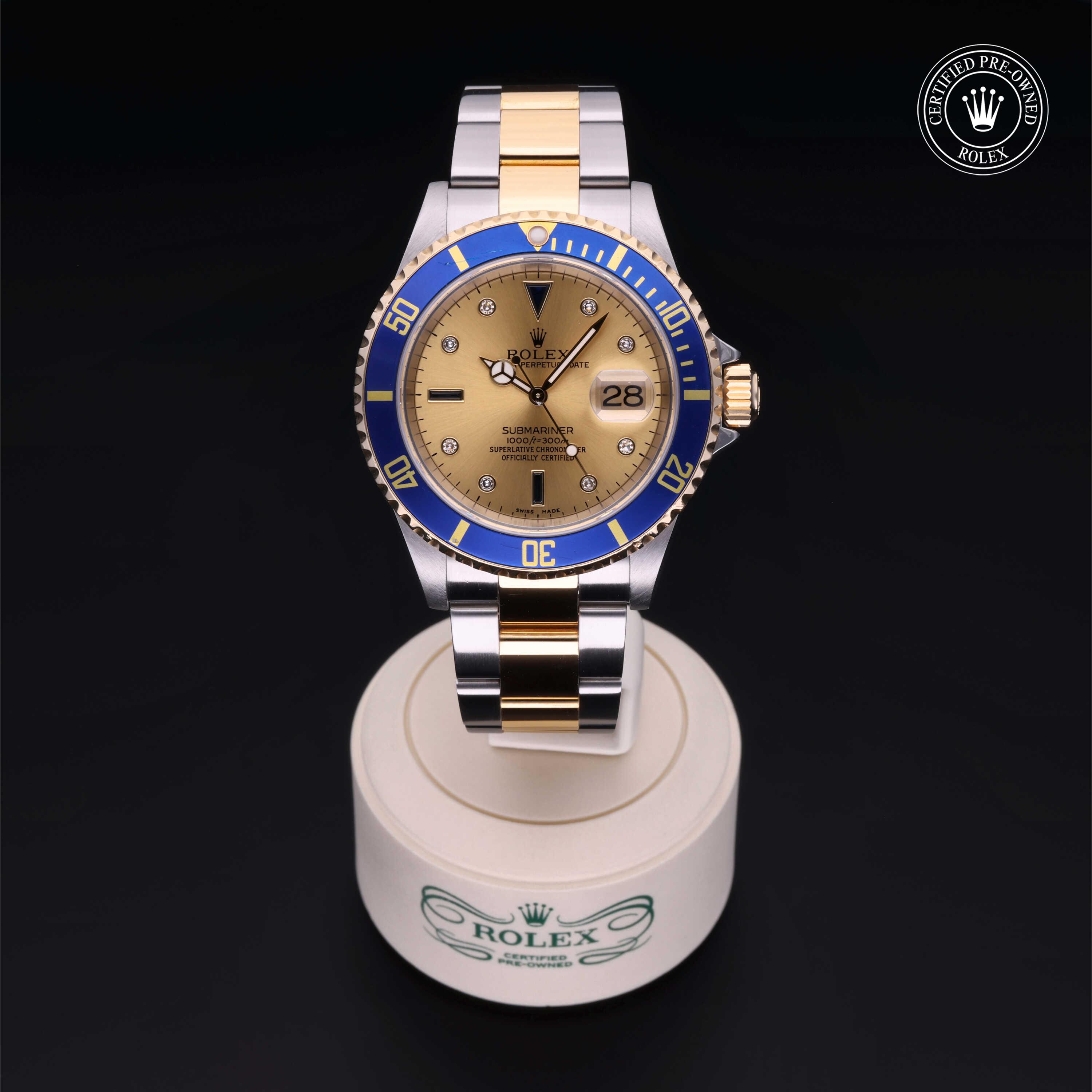 Oyster Perpetual Submariner Date alternate view 2