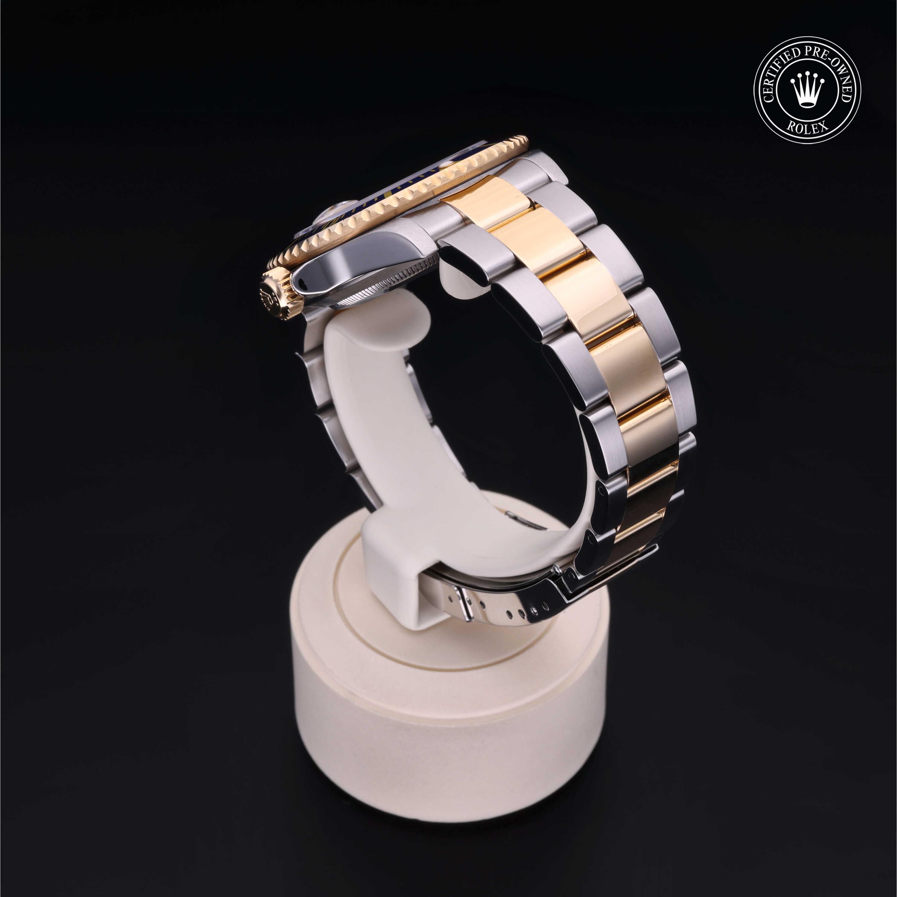 Oyster Perpetual Submariner Date alternate view 4
