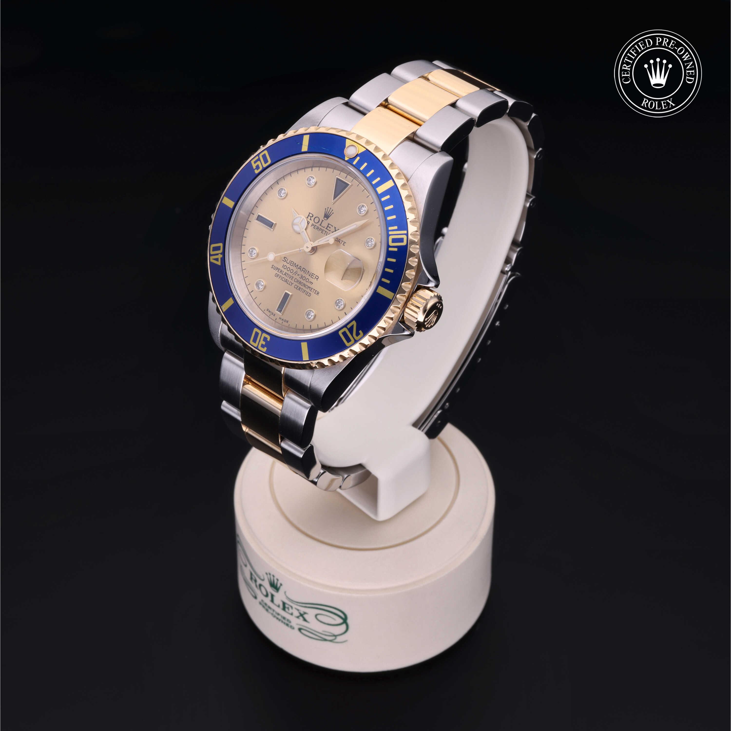 Oyster Perpetual Submariner Date alternate view 3