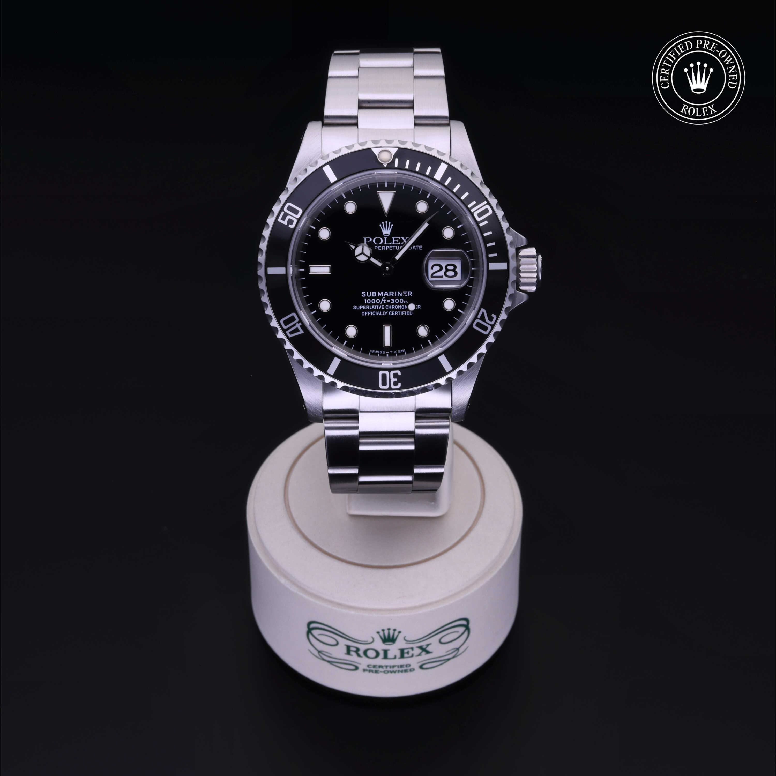 Oyster Perpetual Submariner Date alternate view 2
