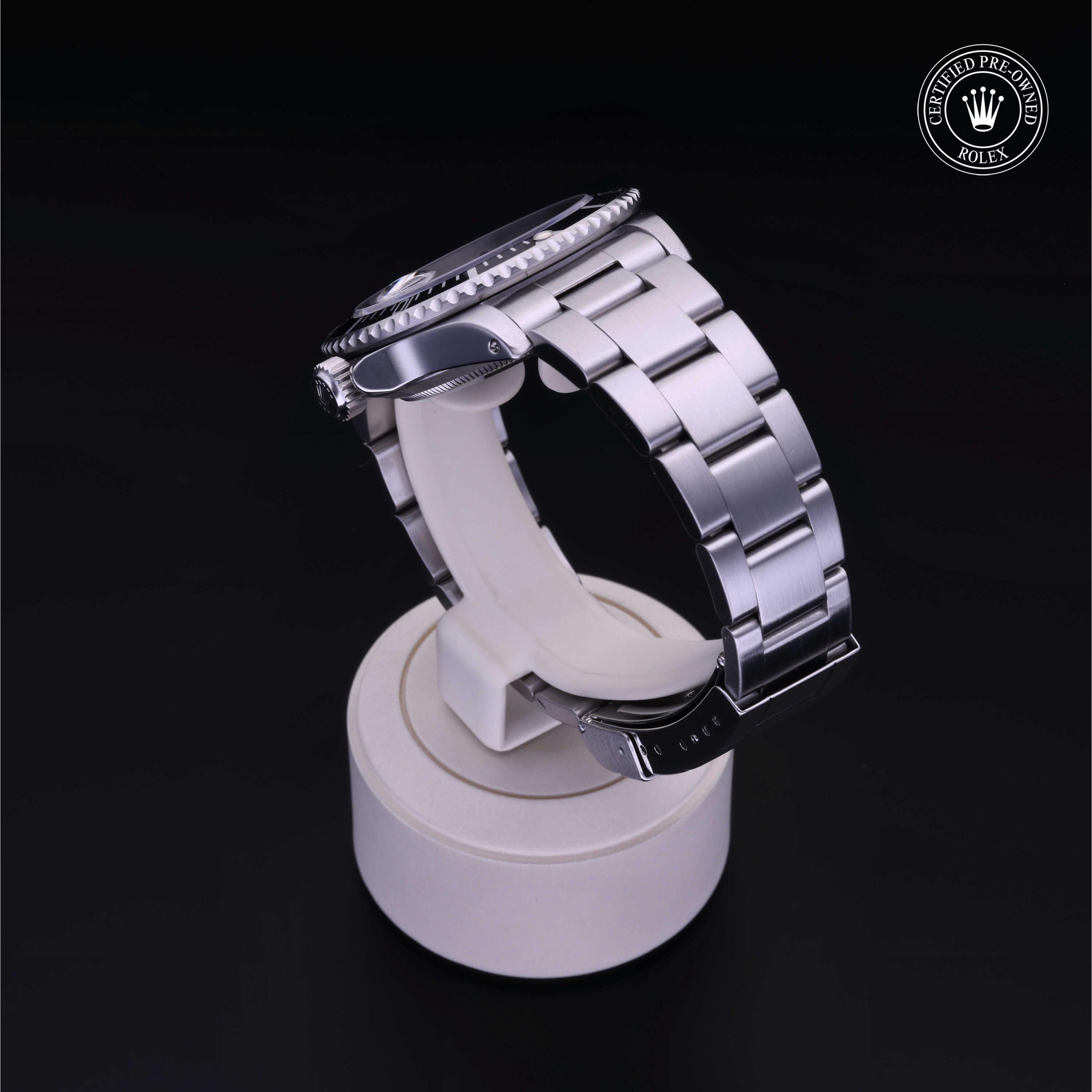 Oyster Perpetual Submariner Date alternate view 4