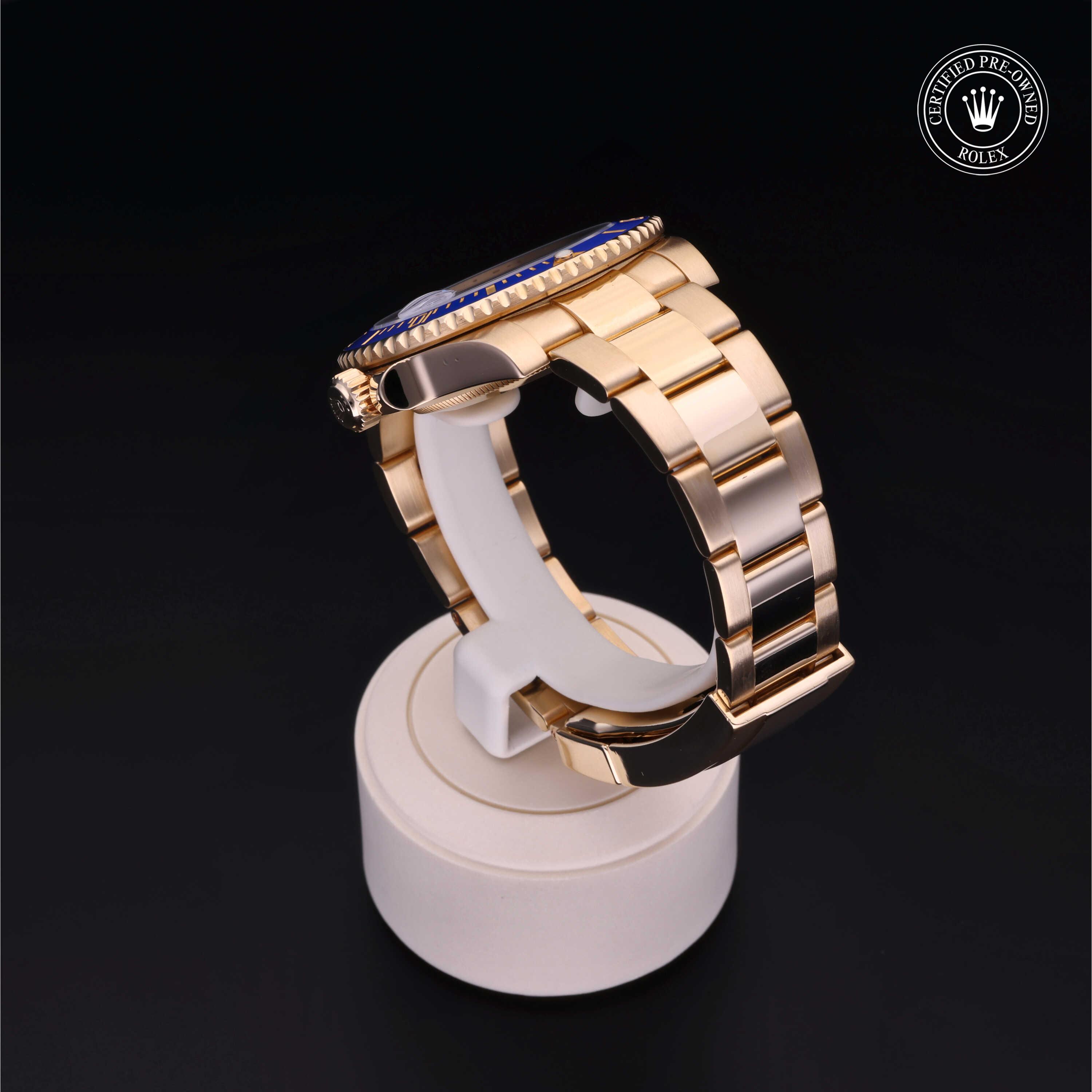 Oyster Perpetual Submariner Date alternate view 4